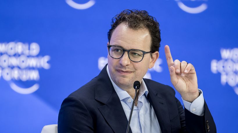 Intelligence artificielle : Anthropic propose une pause dans le  développement de l'IA, sous peine de "perdre le contrôle" | TF1 Info