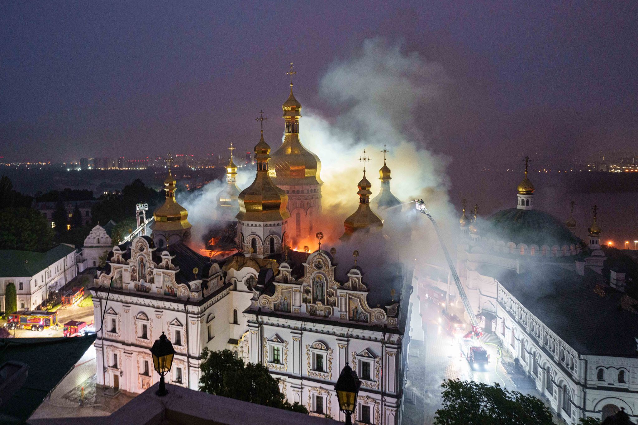 Guerre en Ukraine : la laure des Grottes de Kiev en feu, « un crime contre  l'humanité, l'Histoire, la chrétienté »