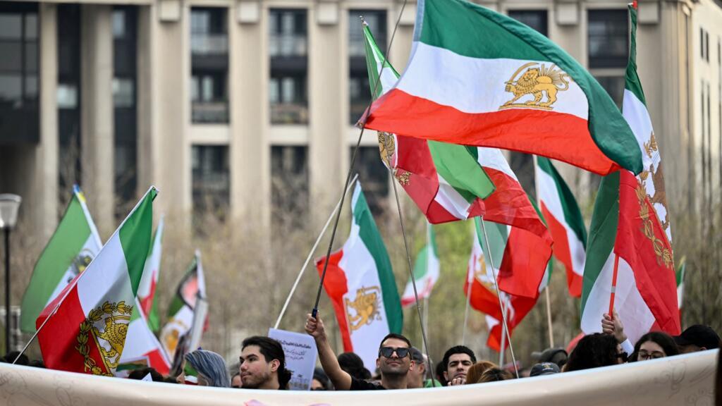 À Paris, un rassemblement "contre les exécutions politiques en Iran"  interdit par la police - France 24