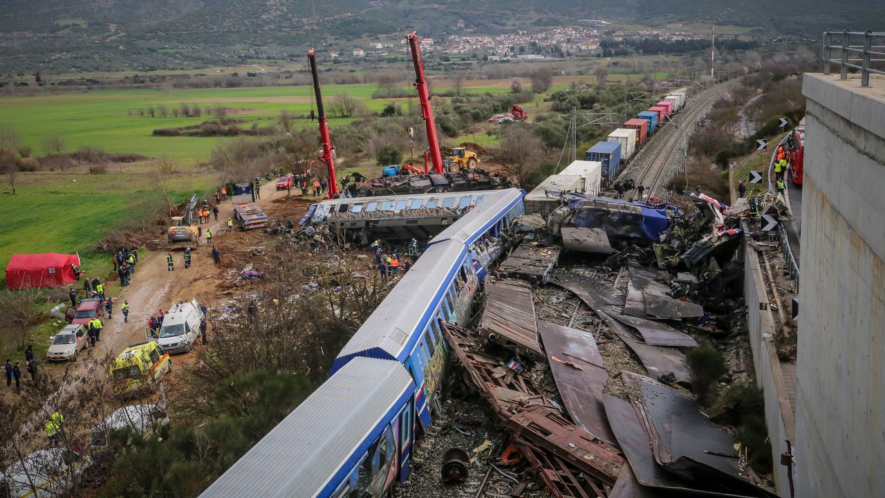 VIDÉO - Accident de trains en Grèce : les images glaçantes de la collision  meurtrière | TF1 Info