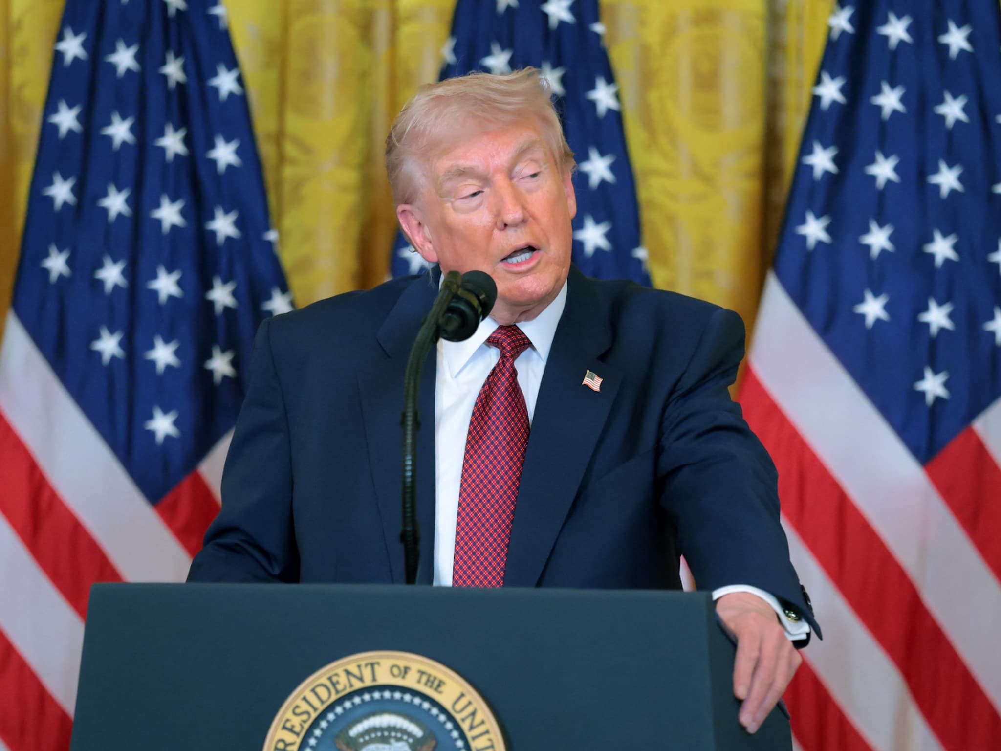Un arrêt de la production met gravement en danger la sécurité nationale":  Trump signe un décret pour soutenir la production de glyphosate, herbicide  accusé d'être cancérogène
