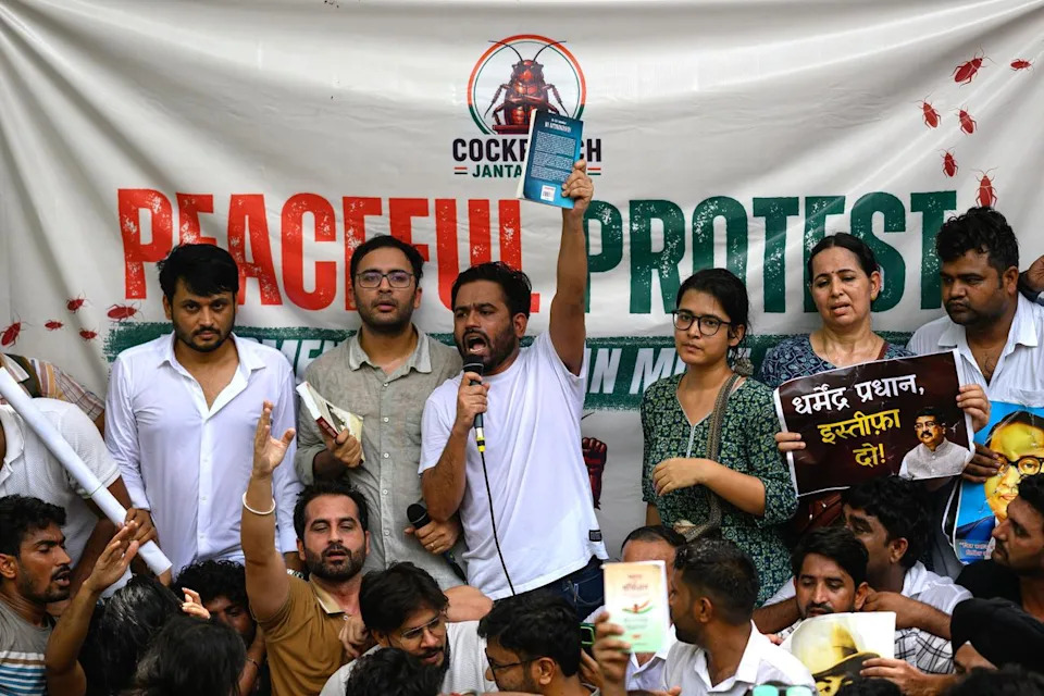 En Inde, le « Parti du peuple des cafards » fédère la colère de la « Gen Z  » - Yahoo Actualités France