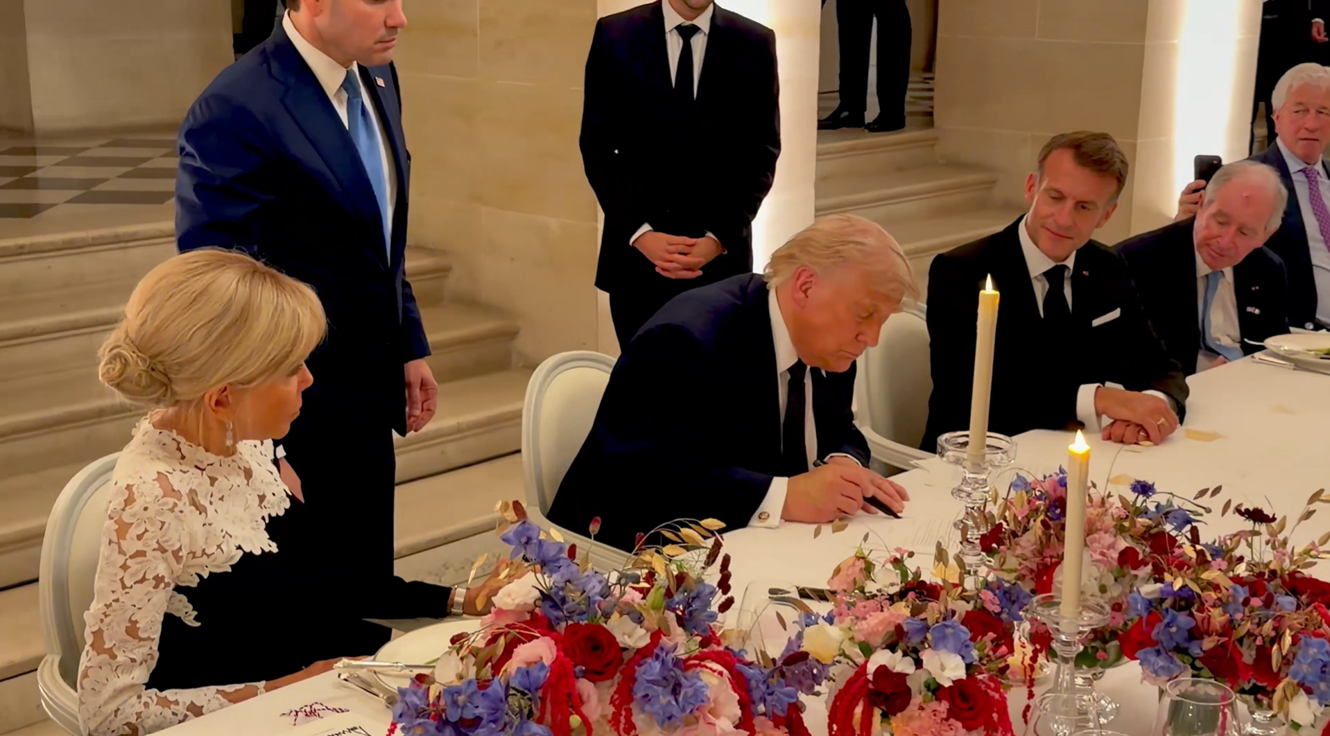 Les États-Unis Et L'Iran Ont Officiellement Signé Le « Mémorandum D'Islamabad  » - i24NEWS