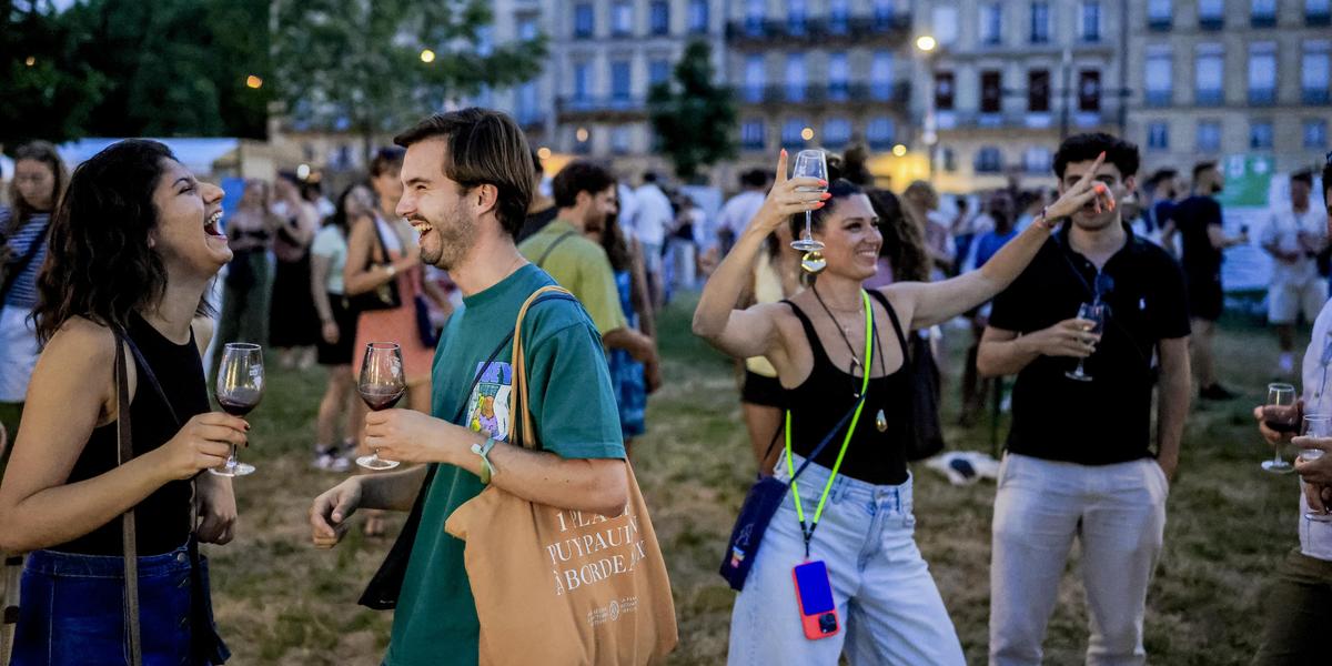 Canicule et Fête de la musique : le ministre de la Santé appelle à la  modération sur l'alcool
