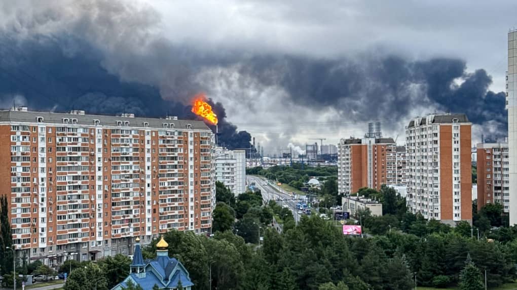 Guerre en Ukraine : Kiev lance sa plus importante attaque de drones contre  Moscou, une raffinerie en flammes