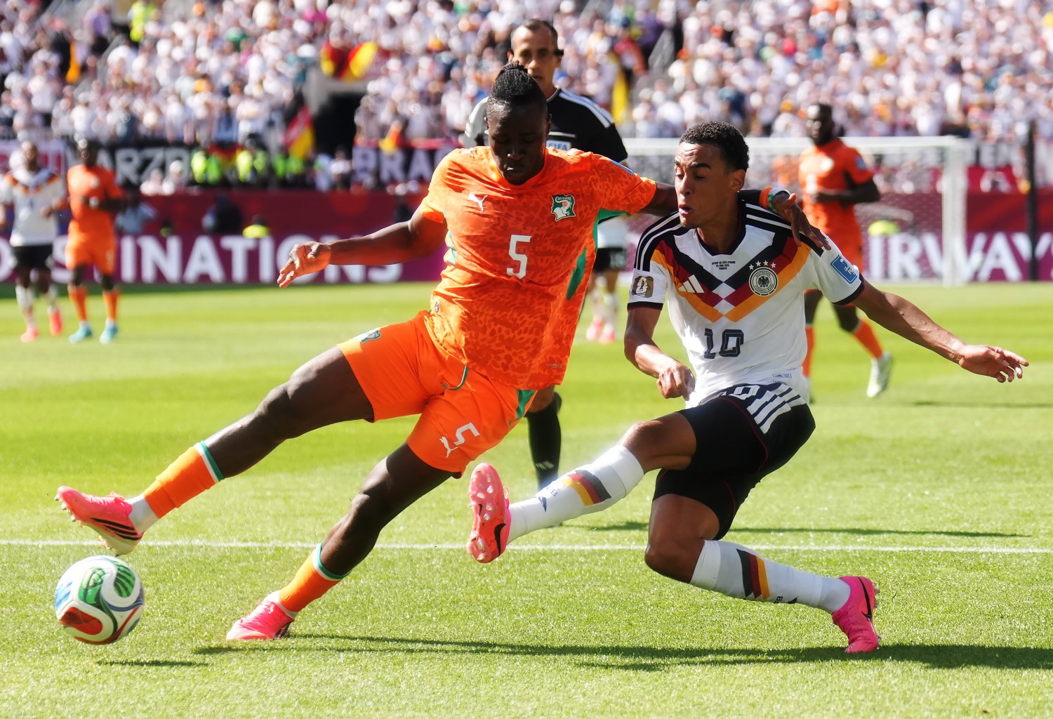 CDM 2026 - Wilfried Singo sorti sur blessure, la Côte d'Ivoire craque dans  les derniers instants face à l'Allemagne (résumé)