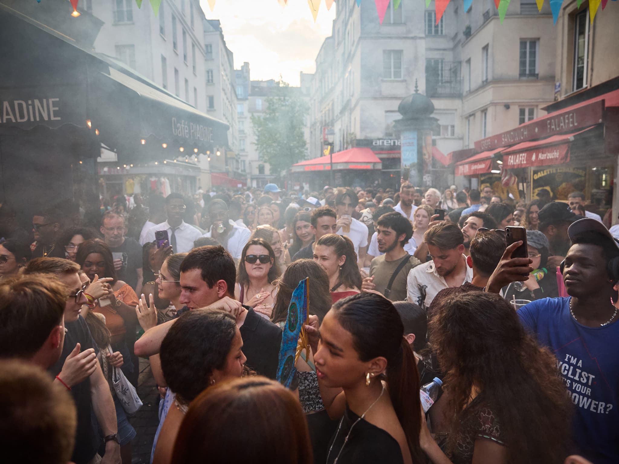 INFO BFMTV. Canicule: des renforts du Samu à Paris pour la Fête de la  musique