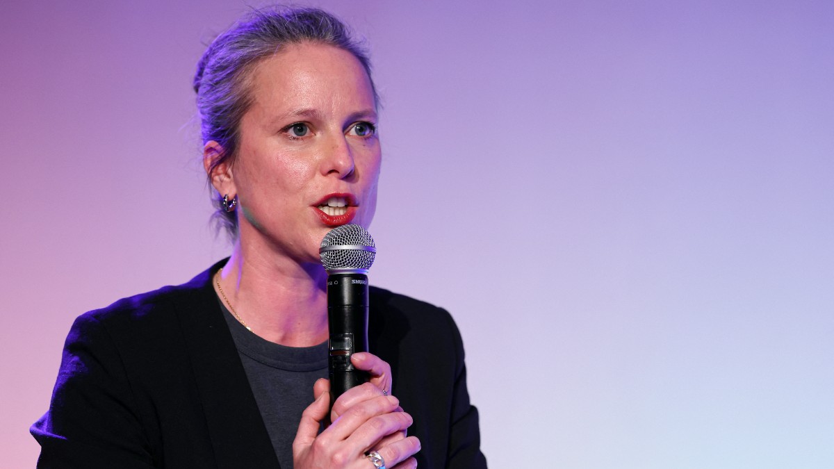 Lucie Castets défend Master Poulet : « Je ne vous entends jamais protester  contre les rues remplies de magasins d'instruments de musique »