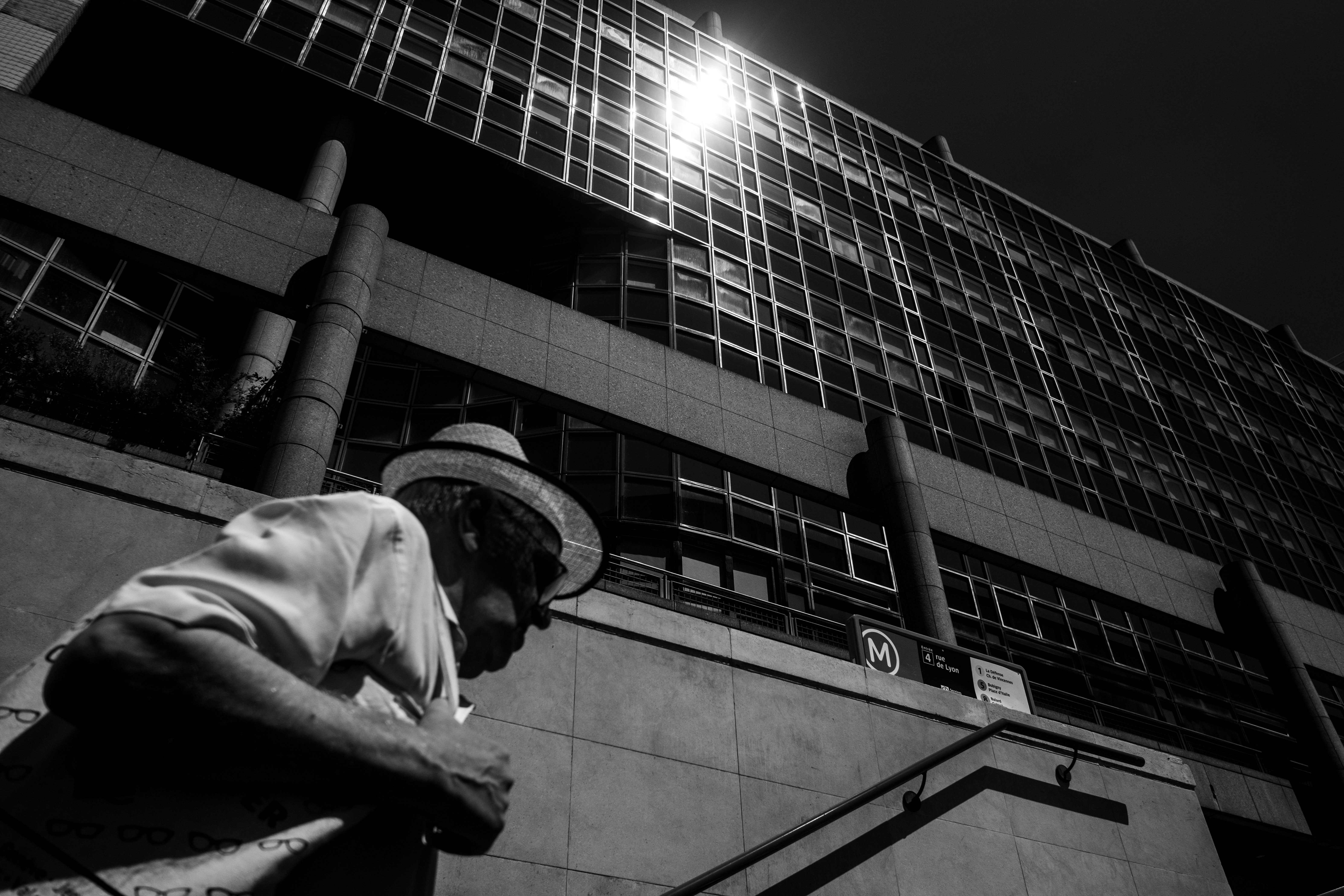 Canicule : des climatiseurs dans toutes les écoles parisiennes, les parcs  et jardins ouverts la nuit, annonce Emmanuel Grégoire – Libération