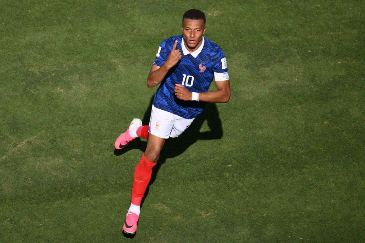 SONDAGE - Meilleur joueur de l'histoire de l'équipe de France : Mbappé  dépasse Platini mais reste à distance de Zidane