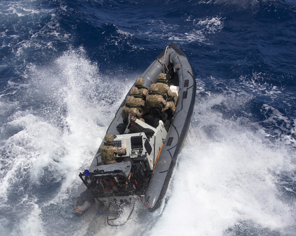 Trois morts dans une frappe américaine contre un bateau de narcotrafiquants  présumés | JDM