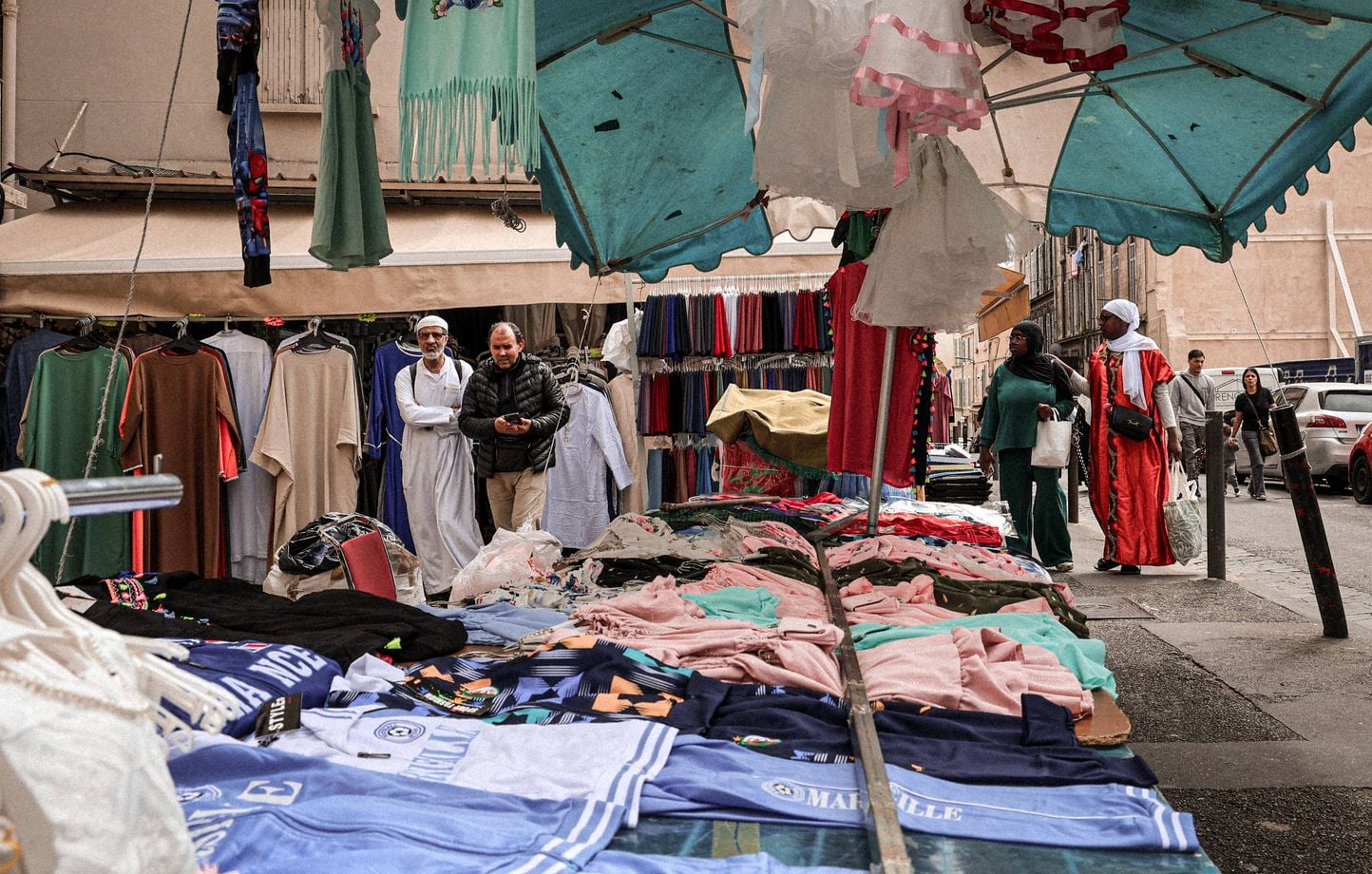 Marseille : 40 millions d'euros de contrefaçons saisies sur l'emblématique  « marché du soleil », désormais fermé