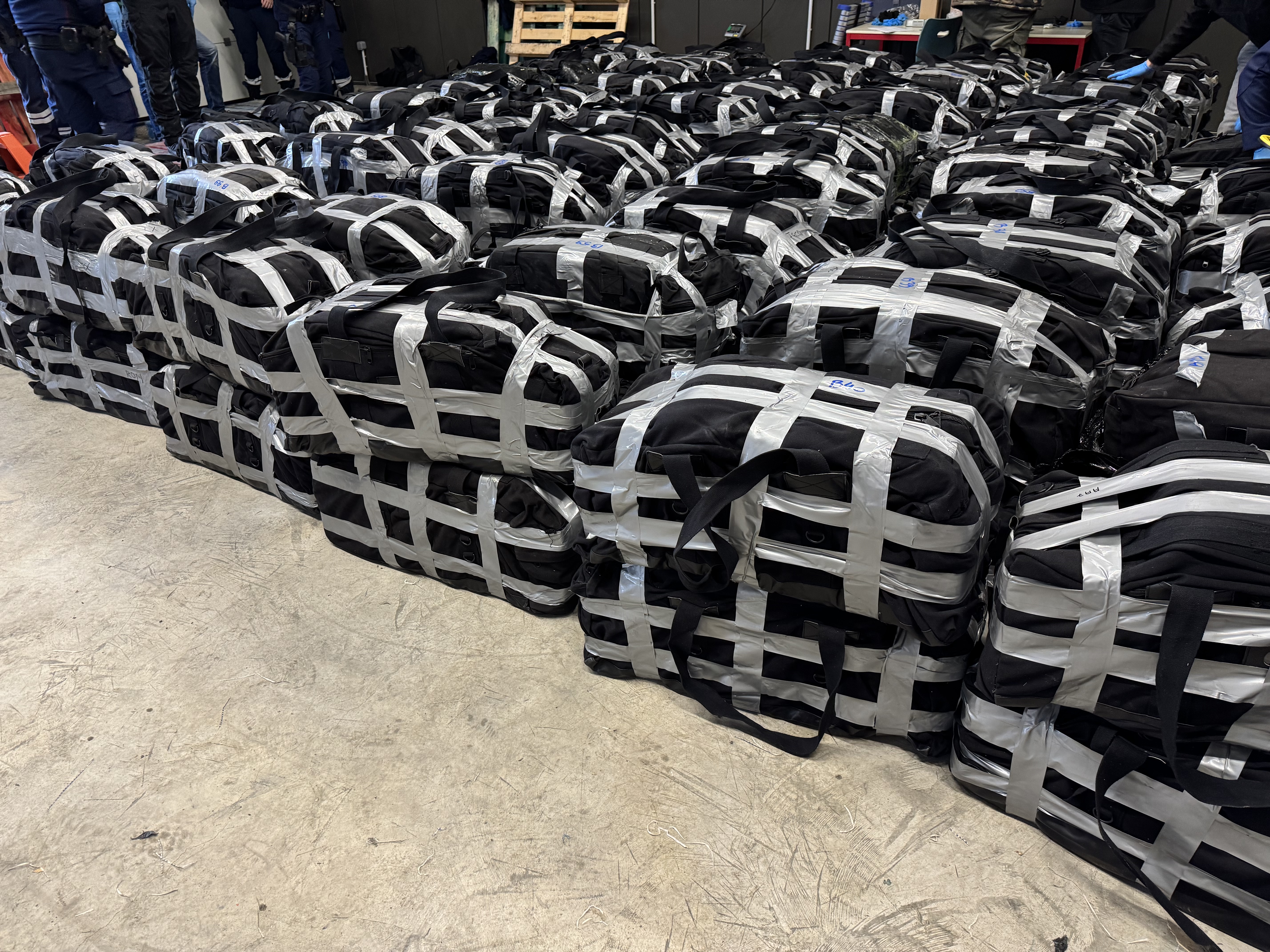 Saisies exceptionnelles de cocaïne au port de Dunkerque : 13 tonnes  interceptées | Portail de la Direction Générale des Douanes et Droits  Indirects