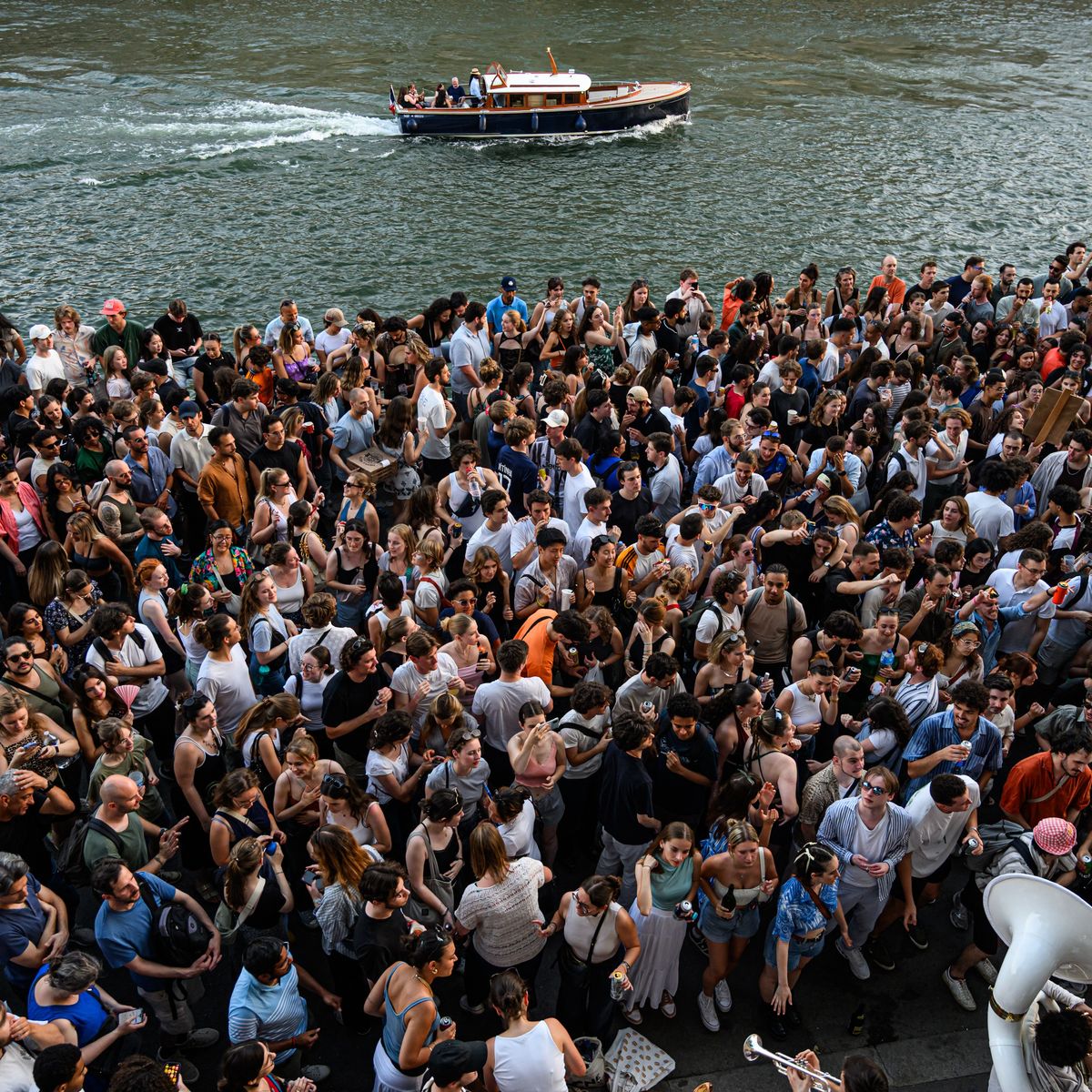 Fête de la musique en pleine canicule : la mairie de Paris appelle à la  "très grande vigilance" – franceinfo