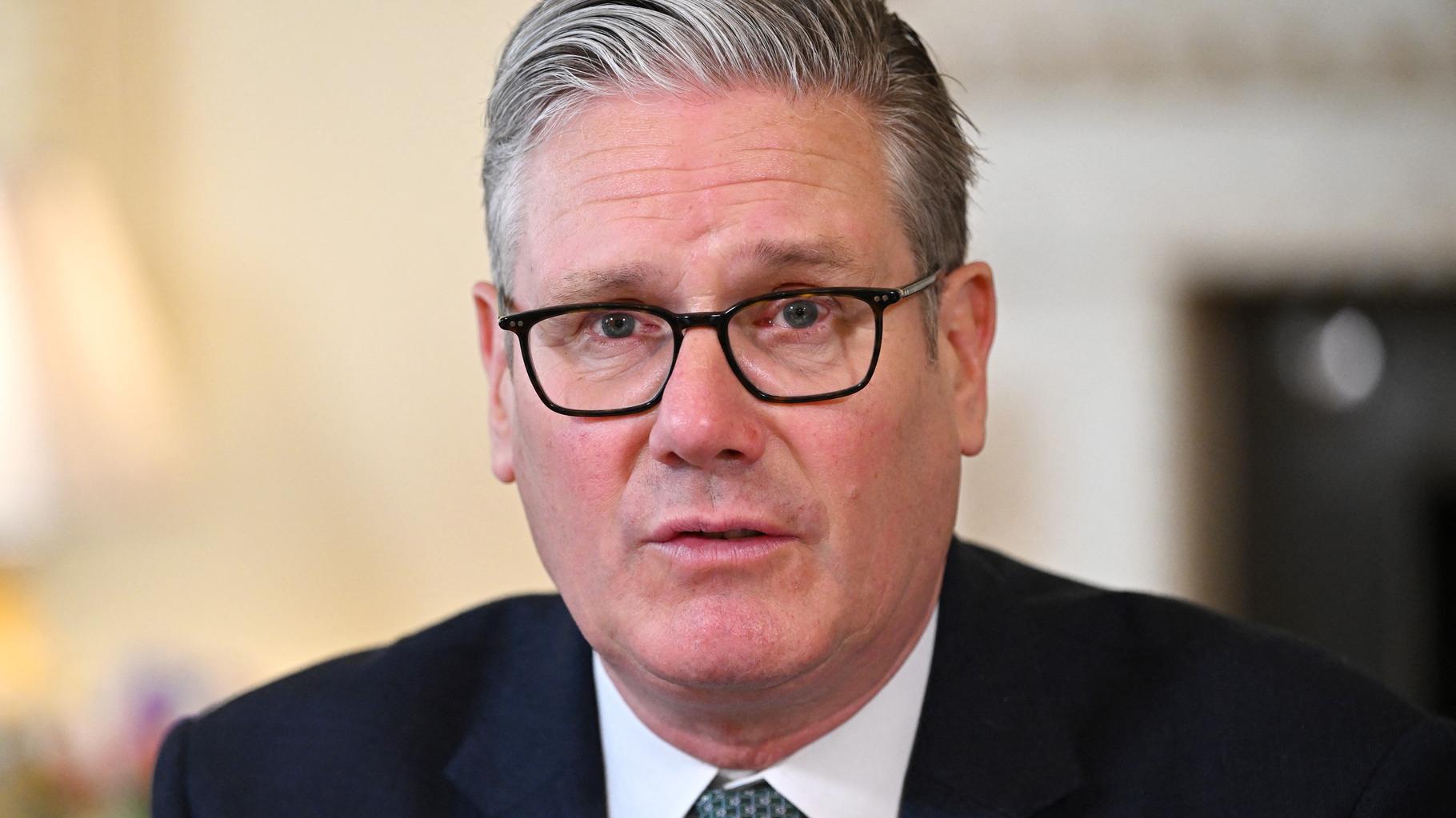 Keir Starmer sur le point de démissionner ? Les médias britanniques donnent  une date