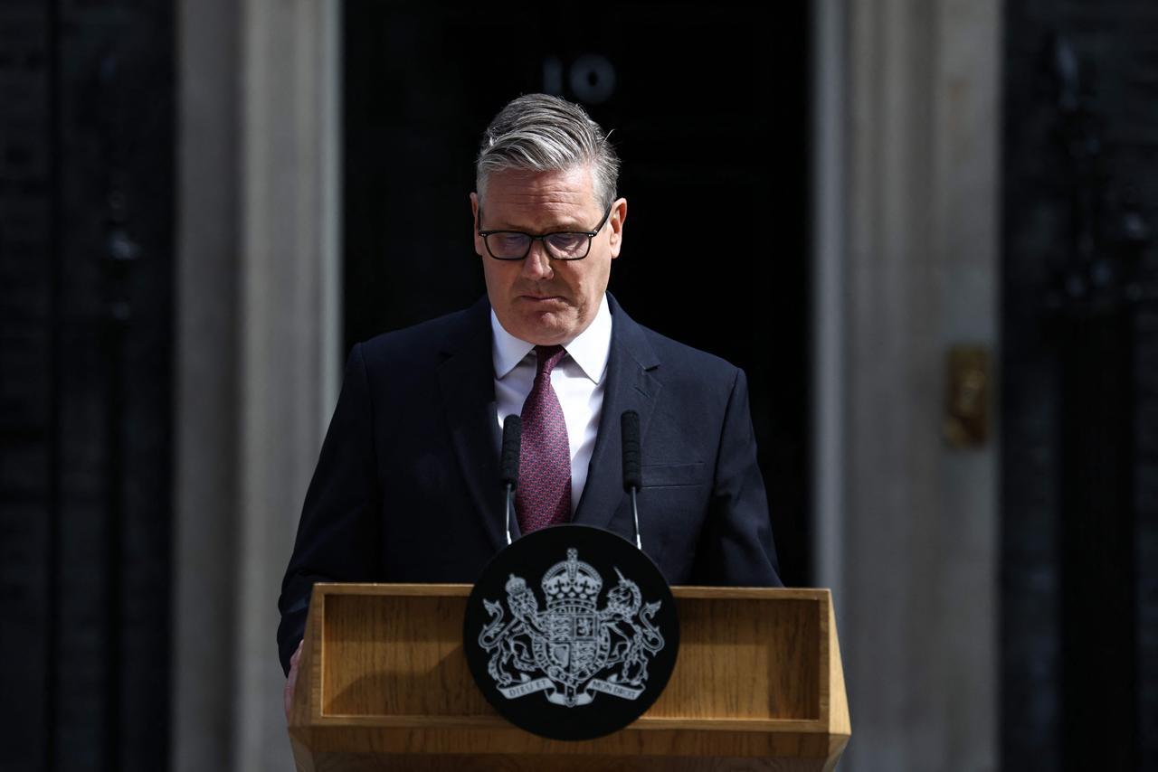 Keir Starmer quitte Downing Street, la fin d'un mandat aussi bref que  contesté