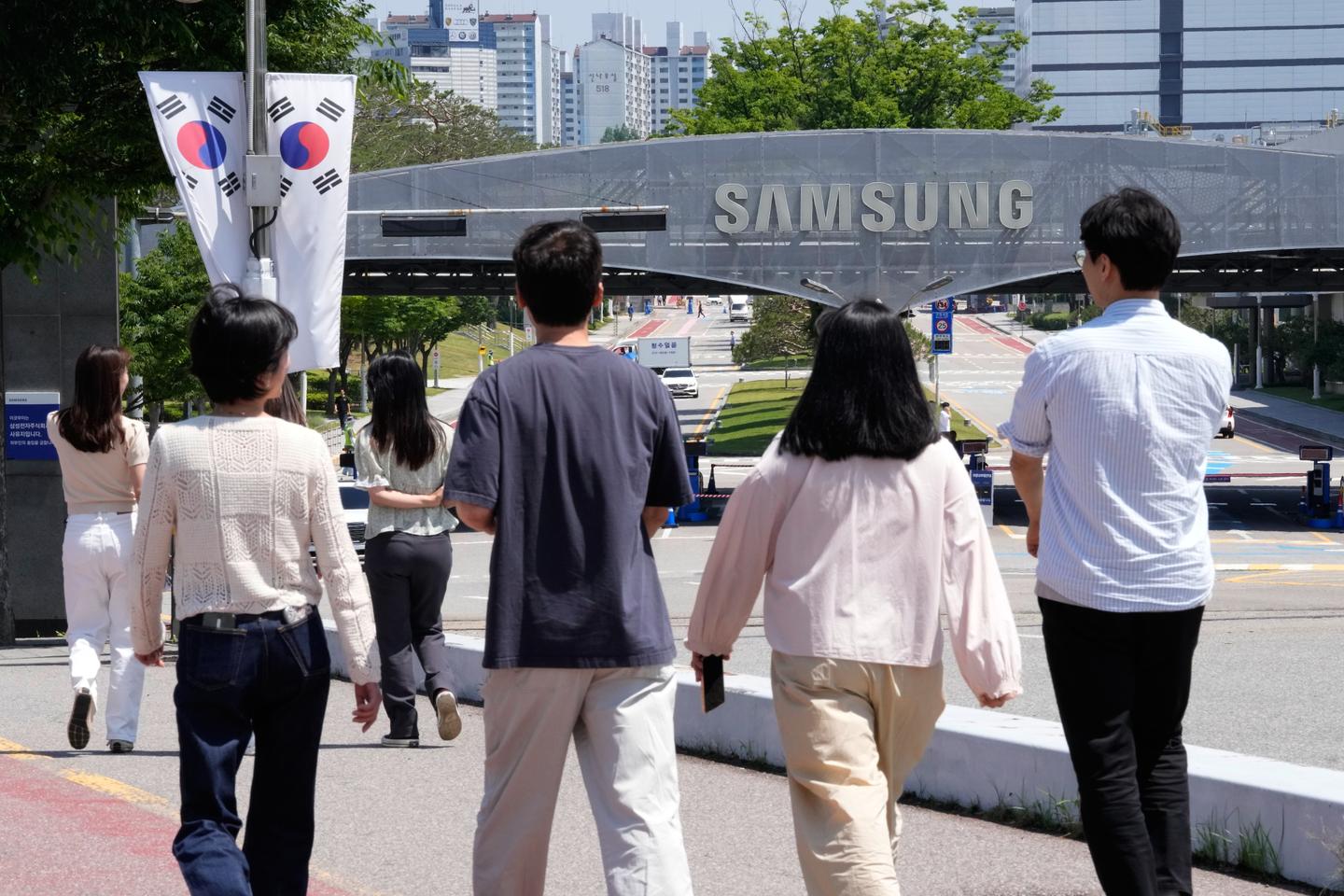 En Corée du Sud, des employés de Samsung vont toucher une prime record de  290 000 euros en moyenne