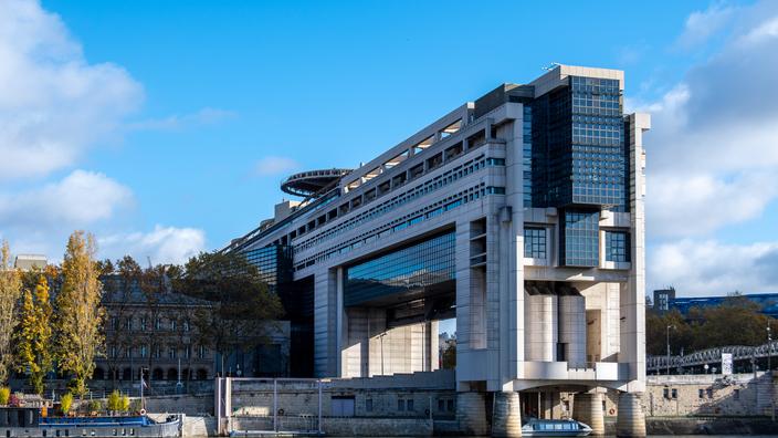 Le gouvernement veut conditionner une part des primes versées aux cadres de  l'État à l'atteinte d'objectifs