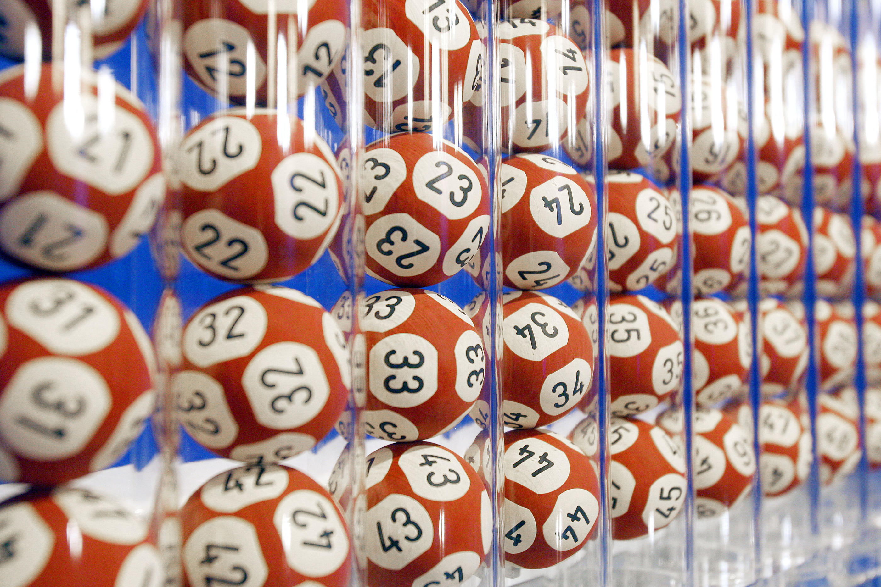Un habitant de Normandie décroche 13 millions d'euros au Super Loto des 50  ans - Le Parisien