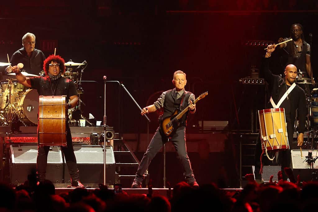 Bruce Springsteen, Babyface, Barry Manilow and More in We Love NYC Concert