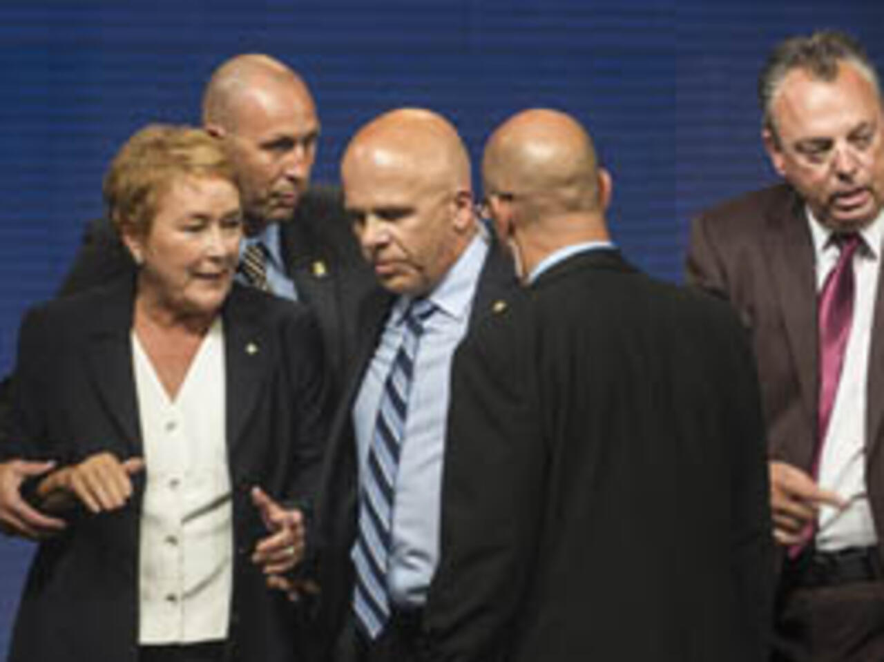 À Montréal, le discours de la nouvelle Première ministre endeuillé par une  fusillade - France 24