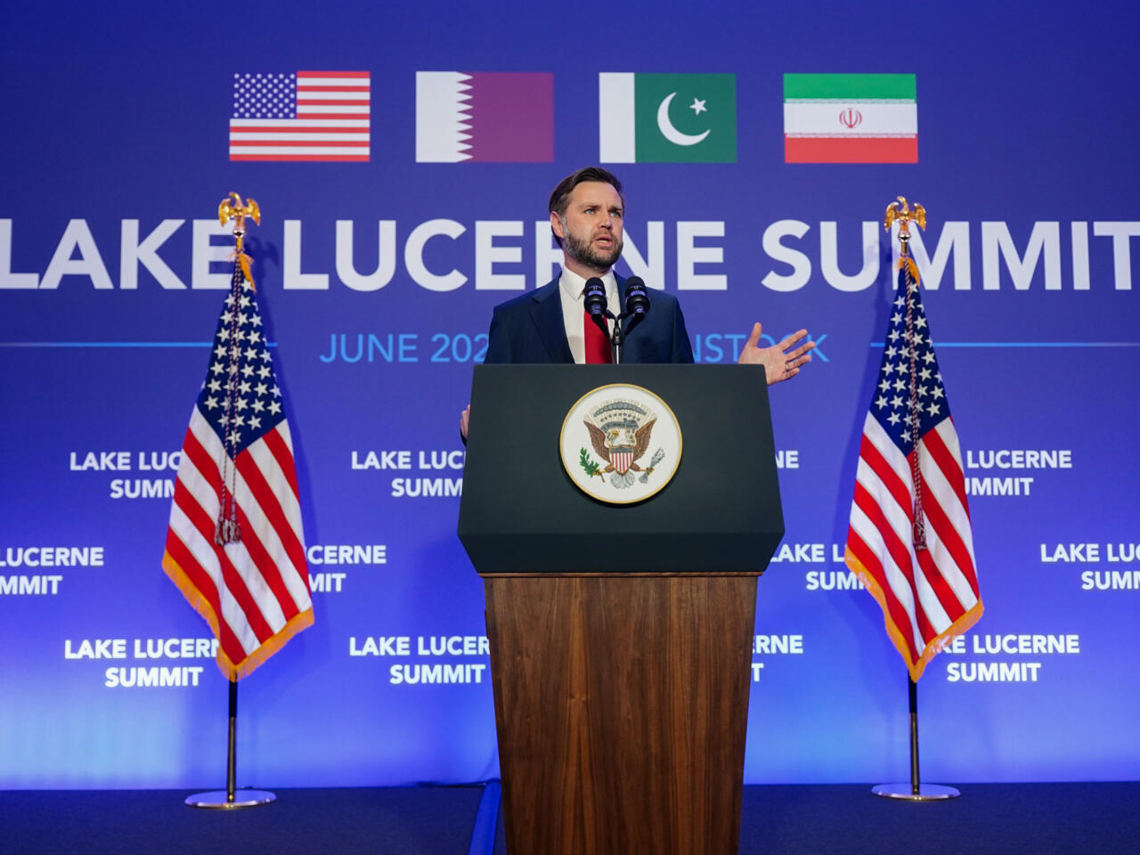 En direct : J.D. Vance salue des progrès avec l'Iran, Washington suspend  ses sanctions sur le pétrole - France 24