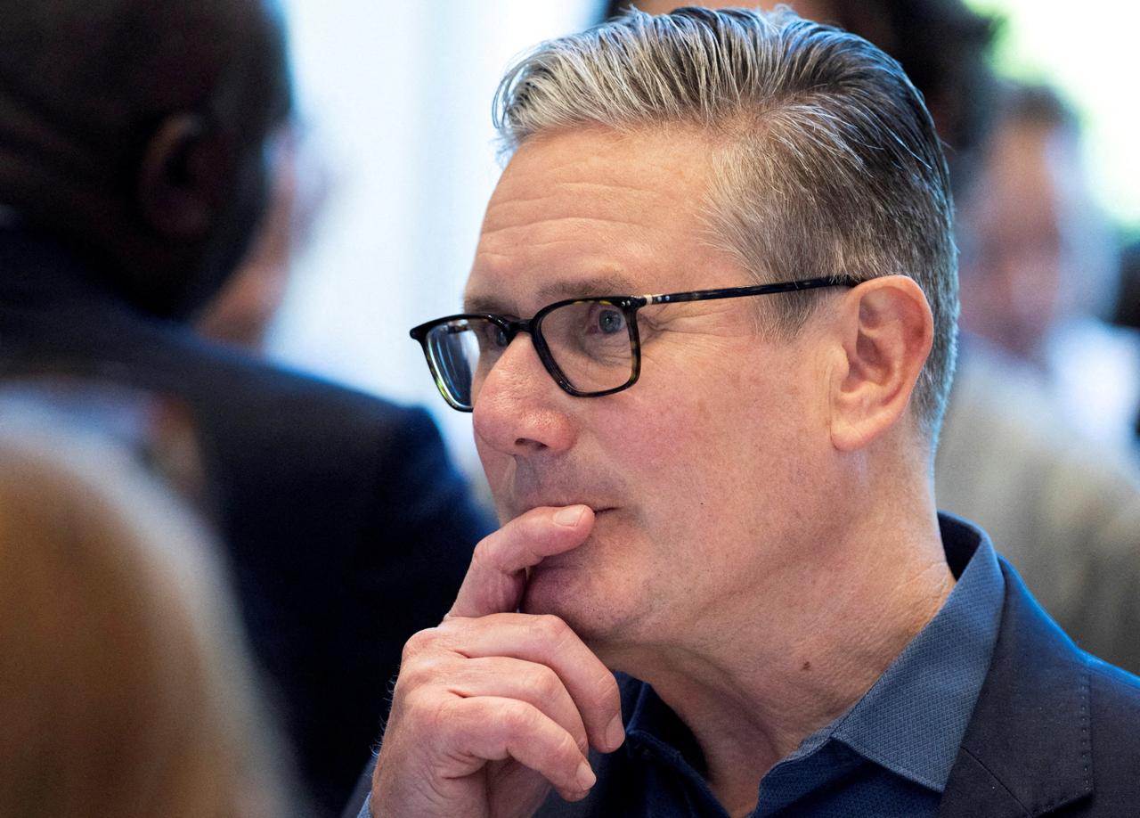 Vers la démission de Keir Starmer lundi, la presse britannique en alerte