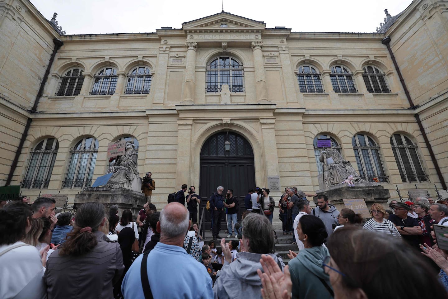 Affaire Lyhanna : les magistrats d'Auch adoptent une motion dénonçant une  «vindicte populaire» provoquée par un «discours politique décomplexé» –  Libération