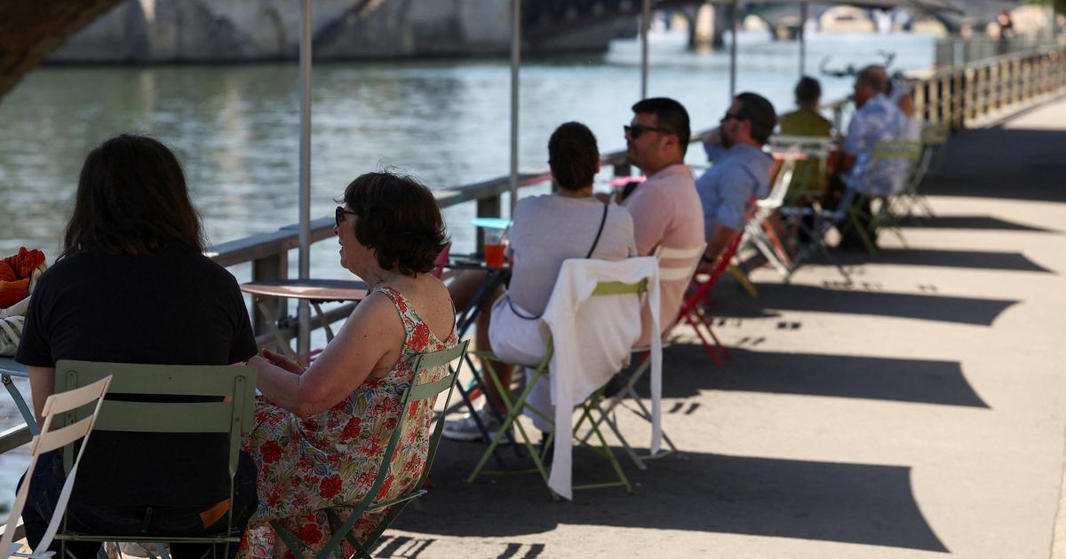 Catacombes, parcs, commerces... Dans un Paris écrasé par la canicule, les  touristes en quête d'oasis de fraîcheur