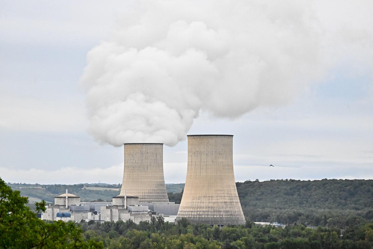 Canicule : la centrale nucléaire de Golfech, au bord de la Garonne, arrêtée  en raison de « contraintes environnementales »