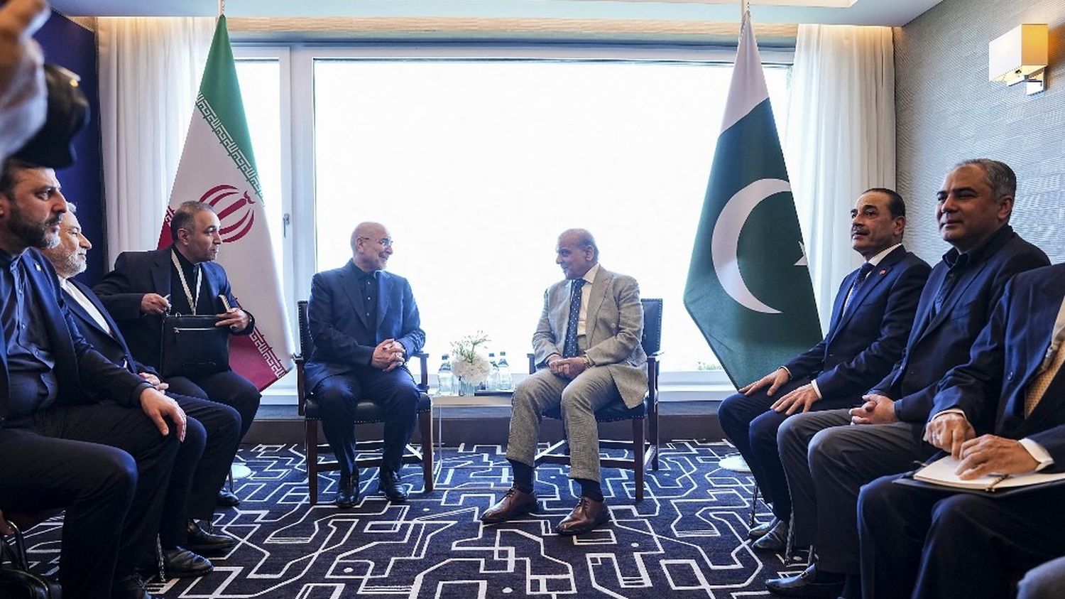 DIRECT. Pourparlers entre l'Iran et les Etats-Unis : l'Iran annonce des  groupes de travail sur le nucléaire et la levée des sanctions – franceinfo