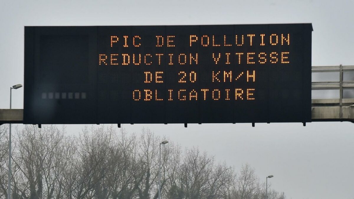Timbre vert - Pic de pollution et réduction de vitesse : pour les voitures  électriques aussi