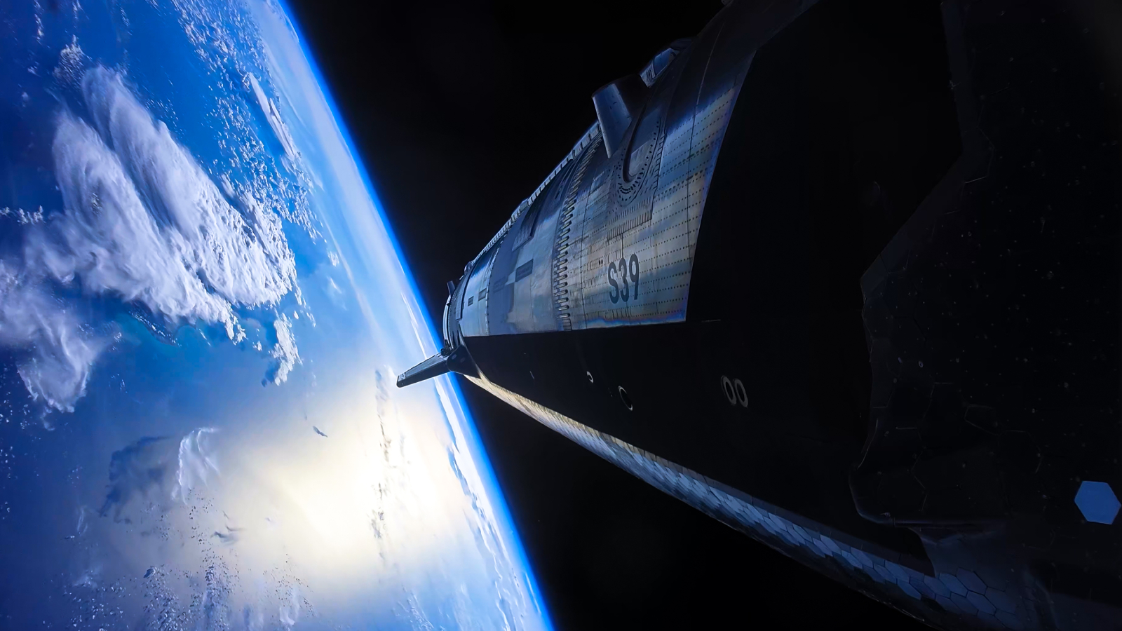 Livraison, construction... SpaceX autorisée à tester Starfall, sa capsule  cargo pensée pour l'espace du futur
