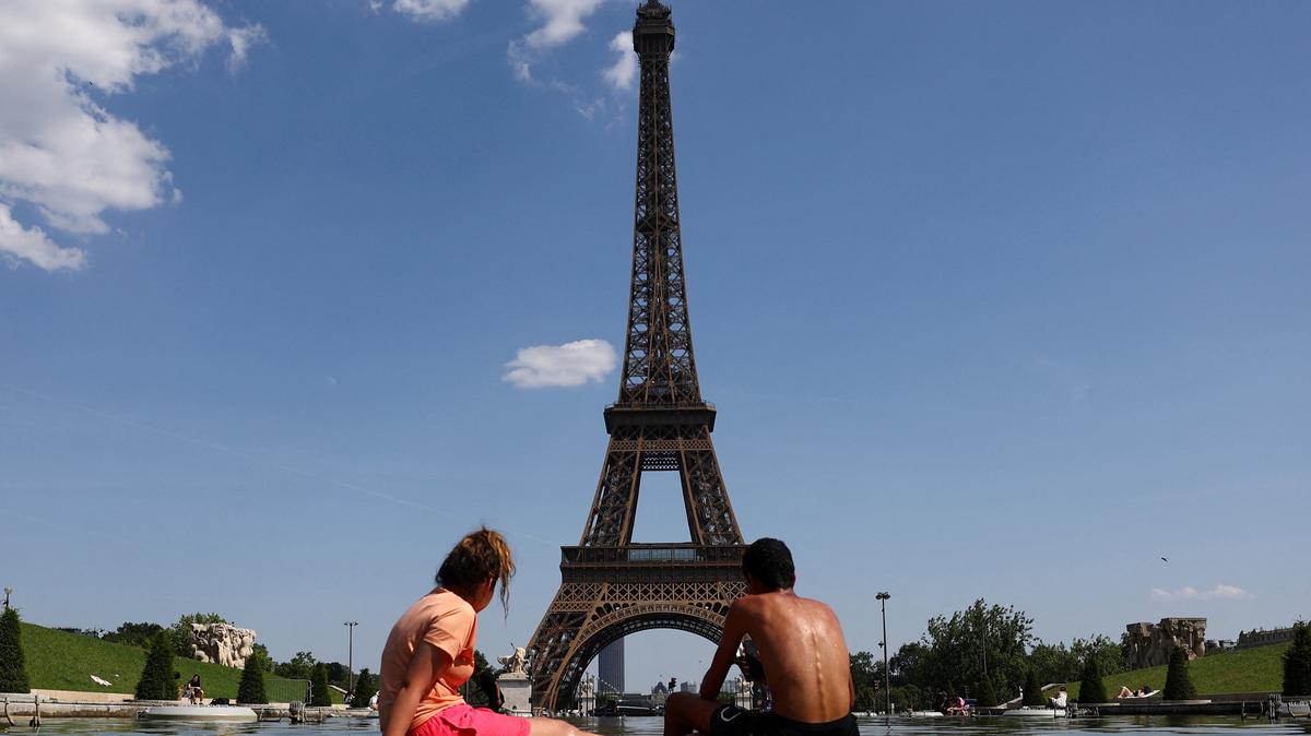 Canicule : la tour Eiffel fermera mardi dès 16 heures en raison des fortes  chaleurs