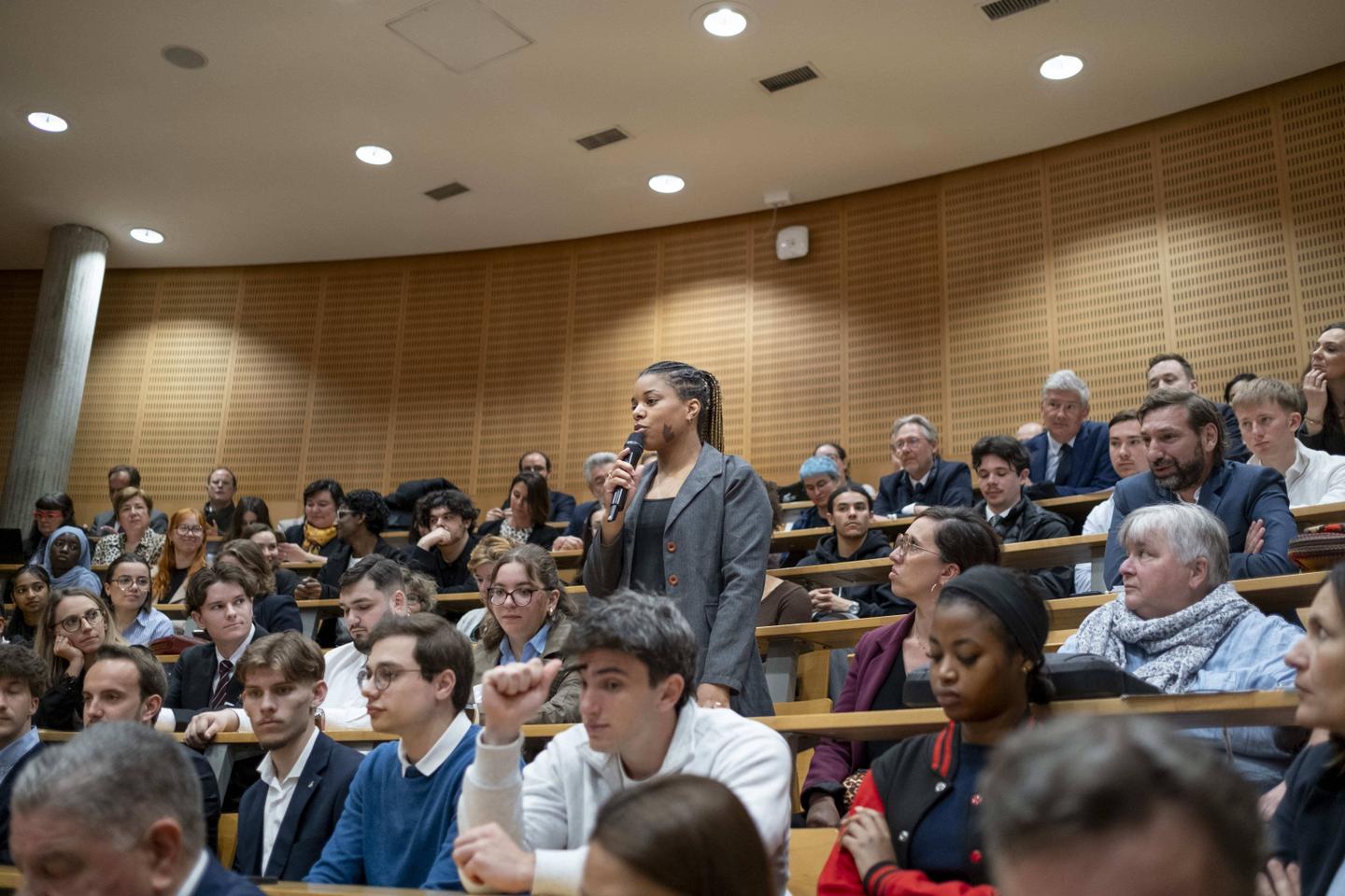 Universités : la préconisation d'une hausse des frais d'inscription suscite  un vif émoi