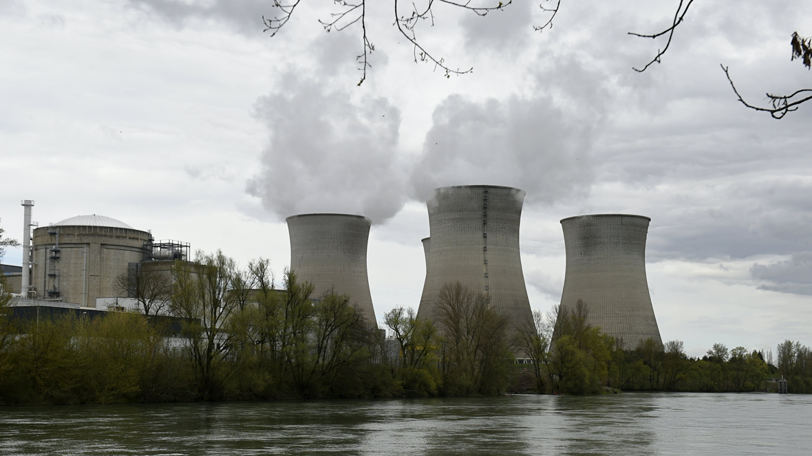Canicule : deux réacteurs nucléaires arrêtés pour cause de chaleur