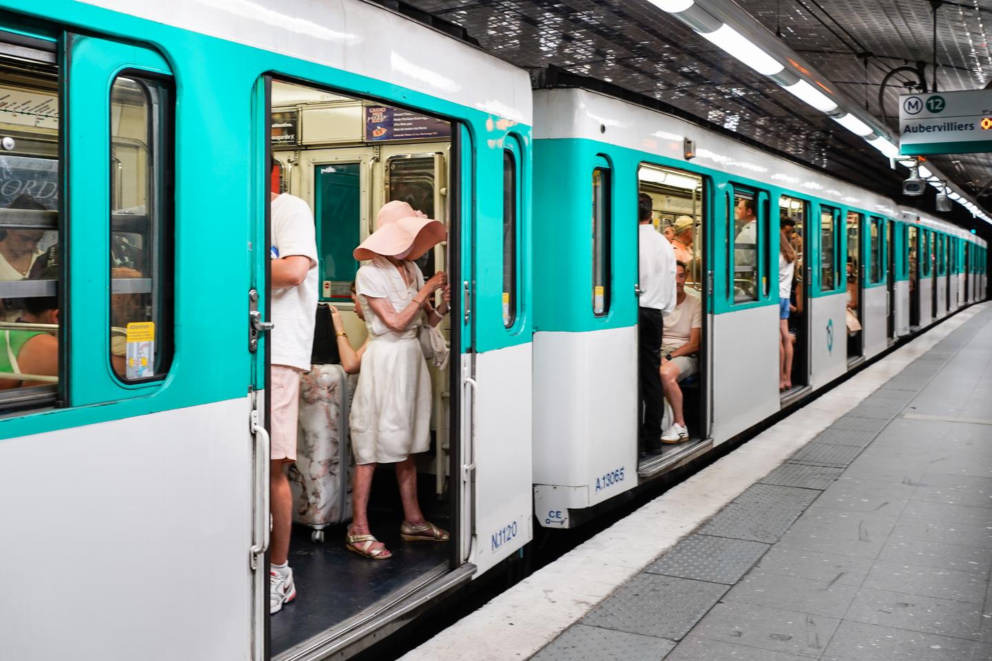 Canicule : les usagers d'Ile-de-France se détournent des transports en  commun, peu climatisés, voire pas du tout