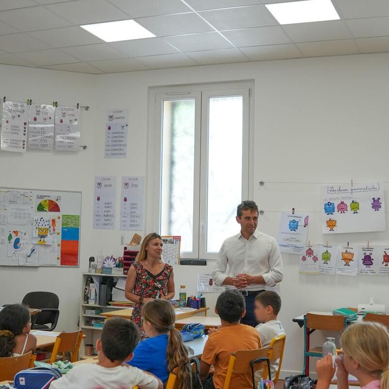 Alors que des épisodes de chaleur sont annoncés, les écoles de Carqueiranne  s'équipent pour y faire face