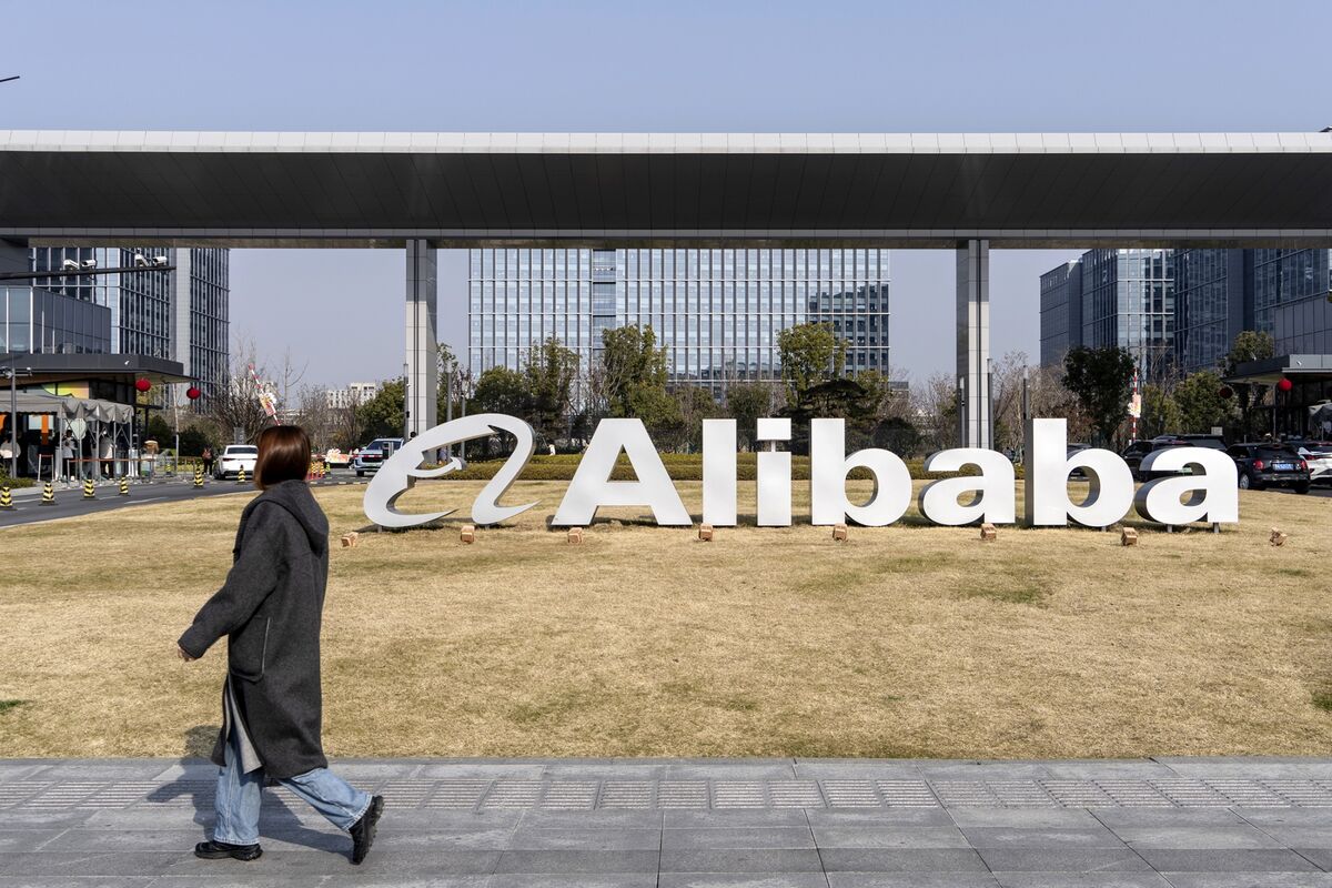 Alibaba sued the Department of Defense to be removed from a blacklist that  identifies the e-commerce leader as supporter of the Chinese military,  appealing to the US justice system to avoid a