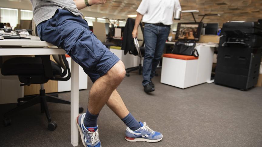 Faut-il interdire le short au bureau ? - Le Soir