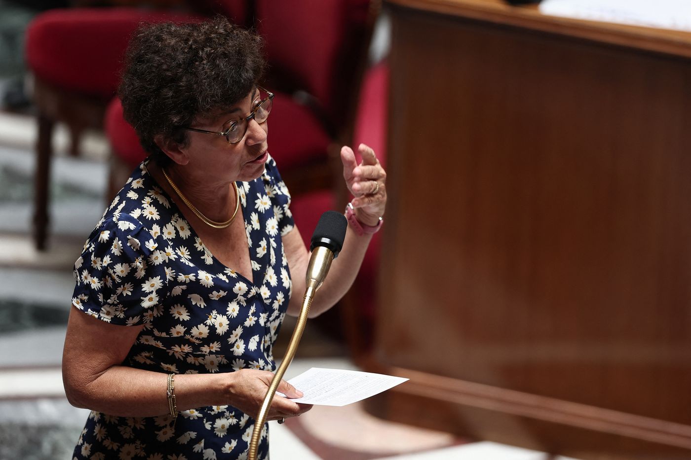 Face à la canicule, le gouvernement est accusé de ne pas en faire assez