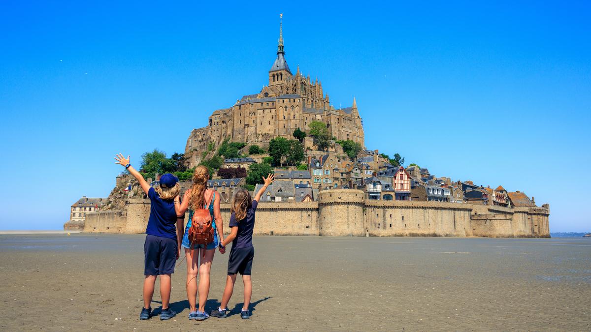 Canicule : le Mont-Saint-Michel appelle les touristes à différer leur visite
