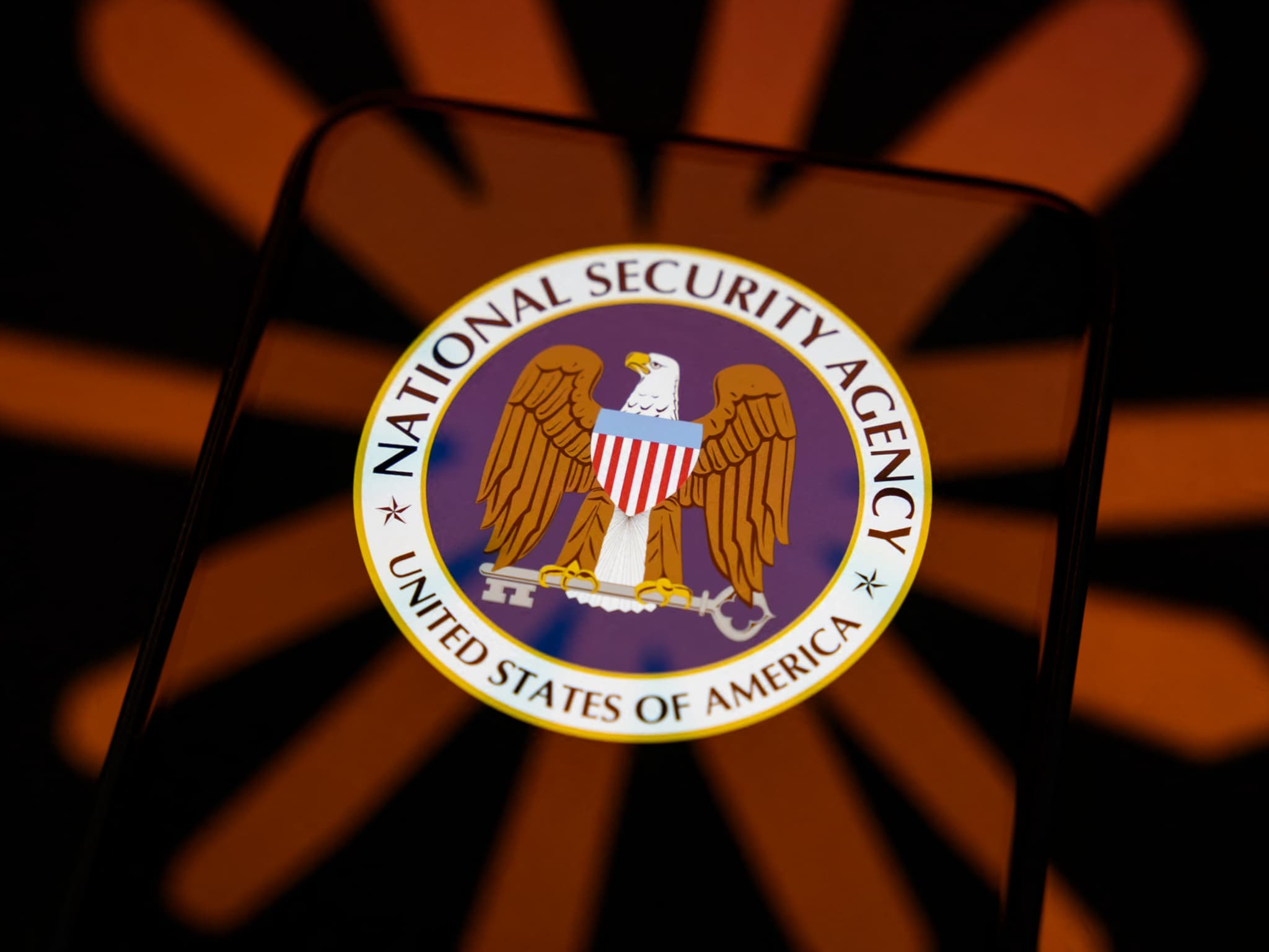 Après la décision de Donald Trump, une partie de la NSA n'a plus accès à  Mythos: et c'est gênant, l'IA d'Anthropic avait détecté des failles dans  des systèmes classifiés hautement sensibles en