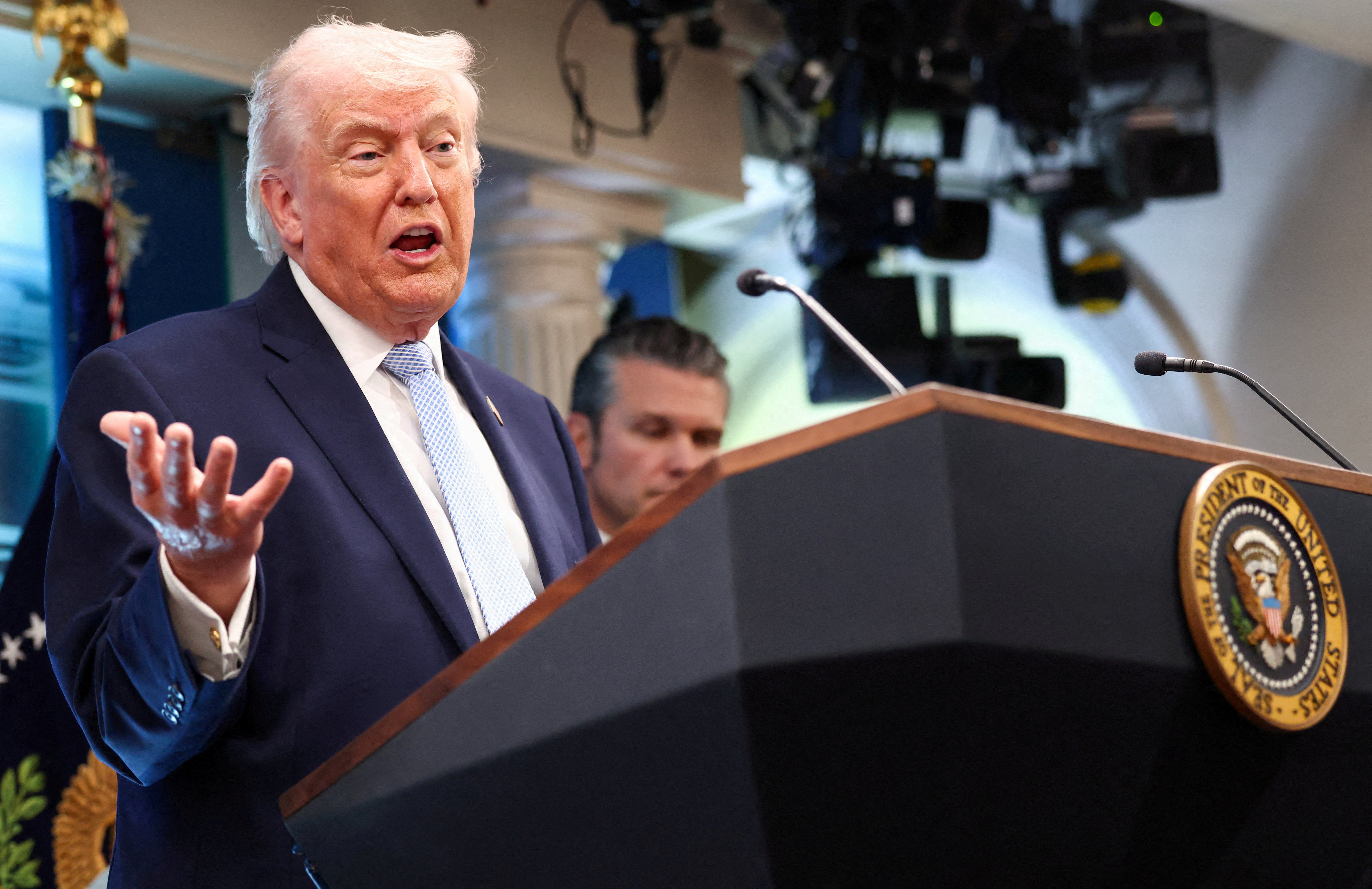 Un péage dans le détroit d'Ormuz ? Les volte-face déroutantes de Donald  Trump – L'Express