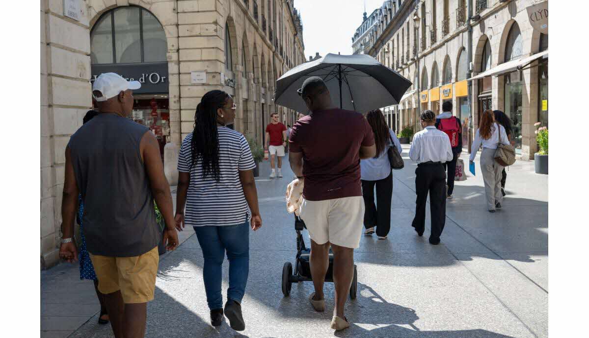 En direct Météo. Canicule : déjà des pointes à 43°C ce mercredi, 72  départements en vigilance rouge jeudi