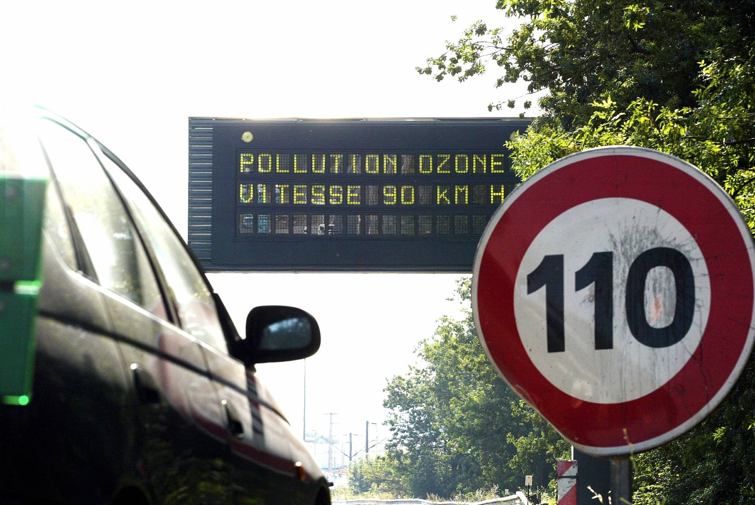 Vague de chaleur : la vitesse abaissée de 20 km/h sur les grands axes pour  répondre au pic de pollution d'ozone