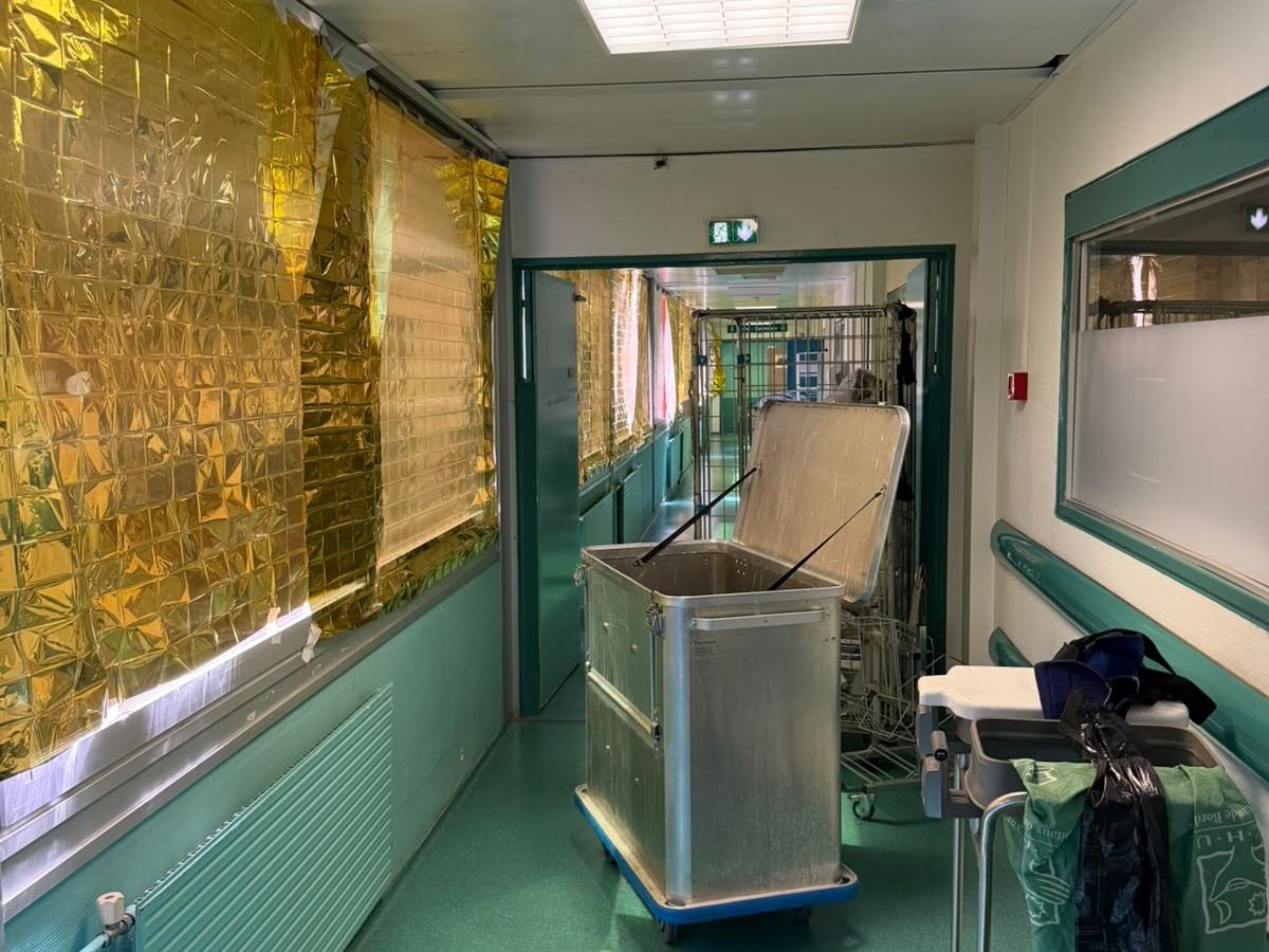 Certains patients sont dans des fours" : en pleine canicule, la température  au CHU de Bordeaux a pu atteindre 36 °C, des climatiseurs installés en  urgence