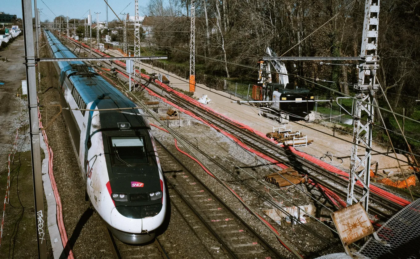 Sous la pression des collectivités, l'exécutif opte pour un financement 100  % public de la LGV Bordeaux-Toulouse