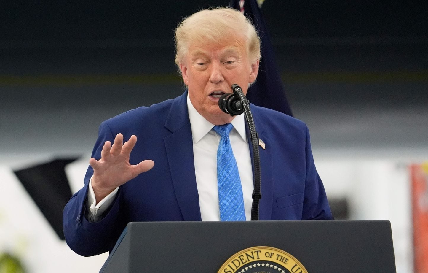 Donald Trump menace d'imposer un péage américain dans le détroit d'Ormuz en  cas d'échec des négociations avec l'Iran