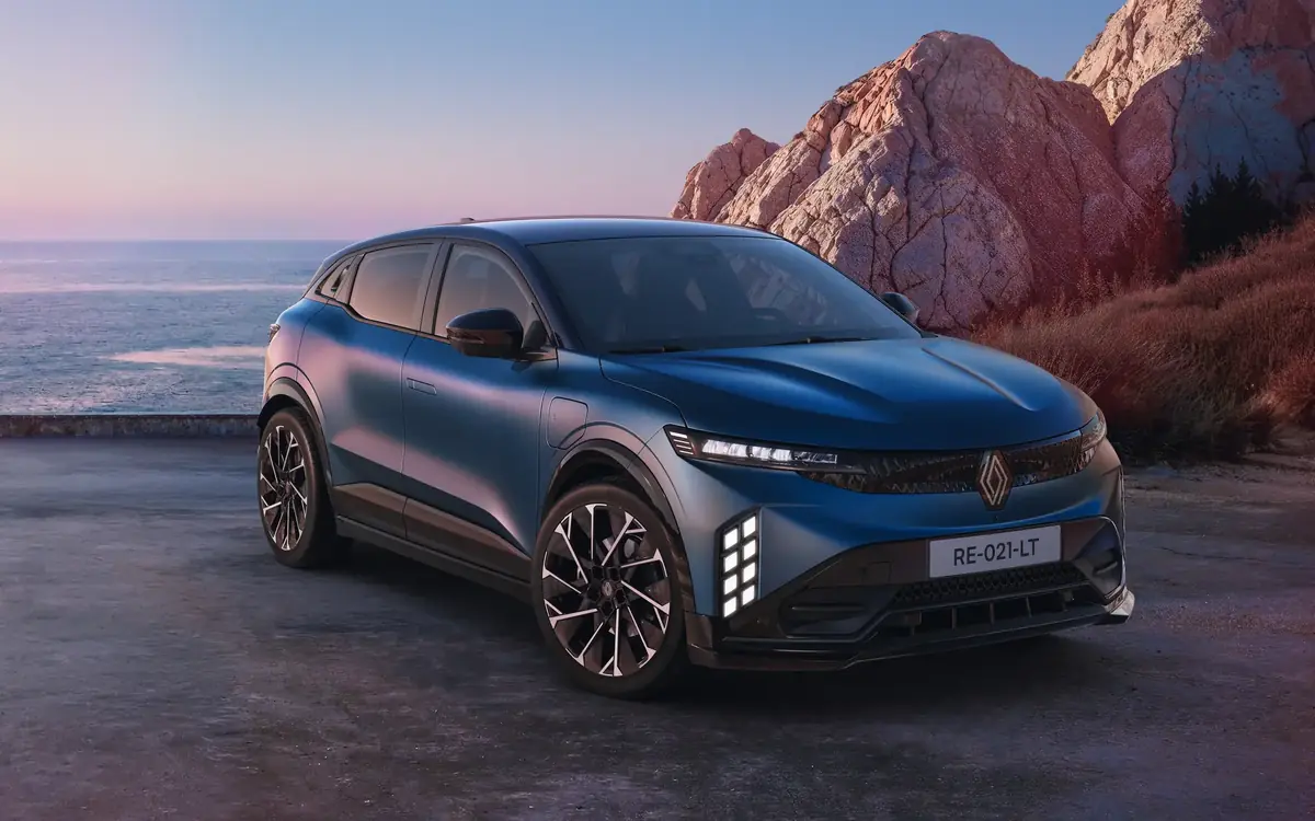 Renault restyle la Mégane E-Tech : batterie LFP sans cobalt, 500 km et  recharge plus rapide